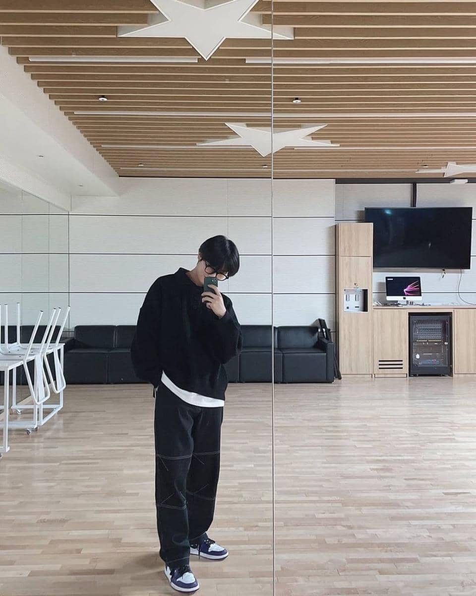 OOTD serba hitam ala I.N Stray Kids (instagram.com/realstraykids)