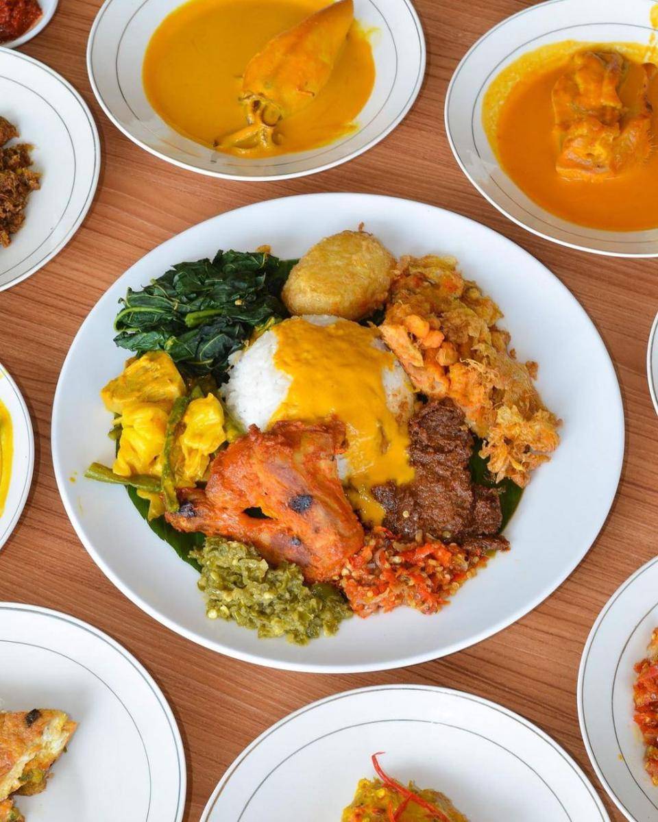 Nasi Padang Legenda (Instagram.com/padanglegenda.id)