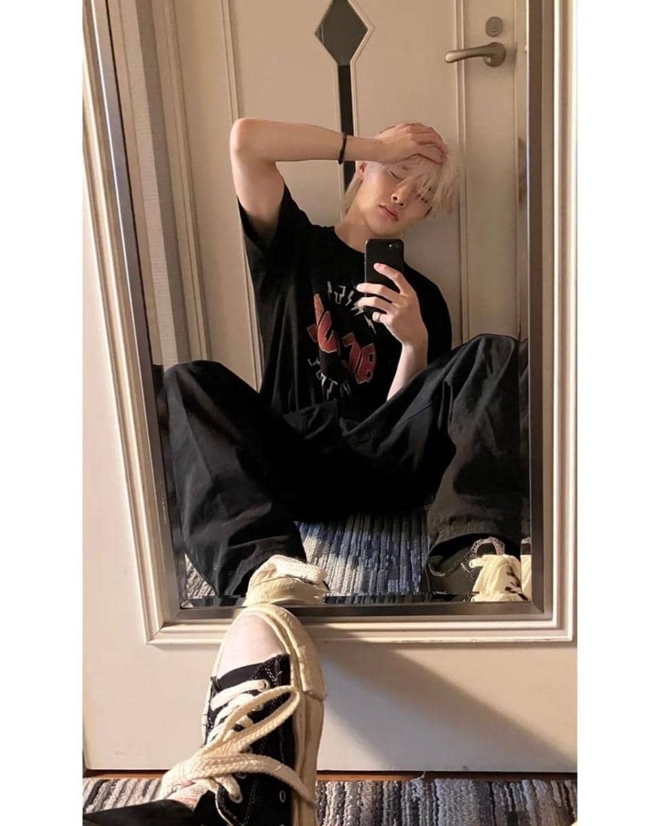 OOTD serba hitam ala I.N Stray Kids (instagram.com/realstraykids)