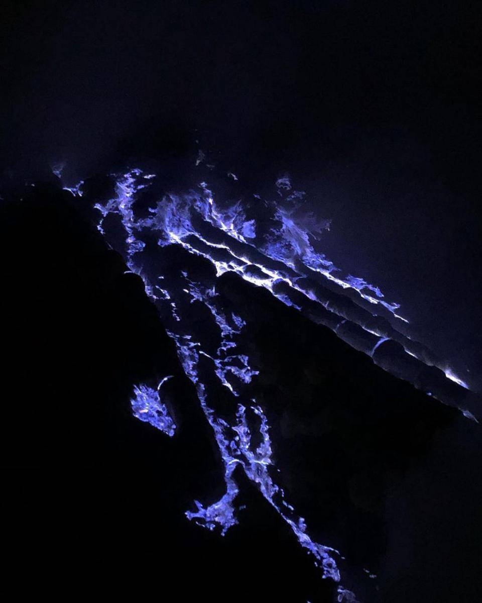 Penampakan blue fire Kawah Ijen. Instagram/kawahijenindonesia