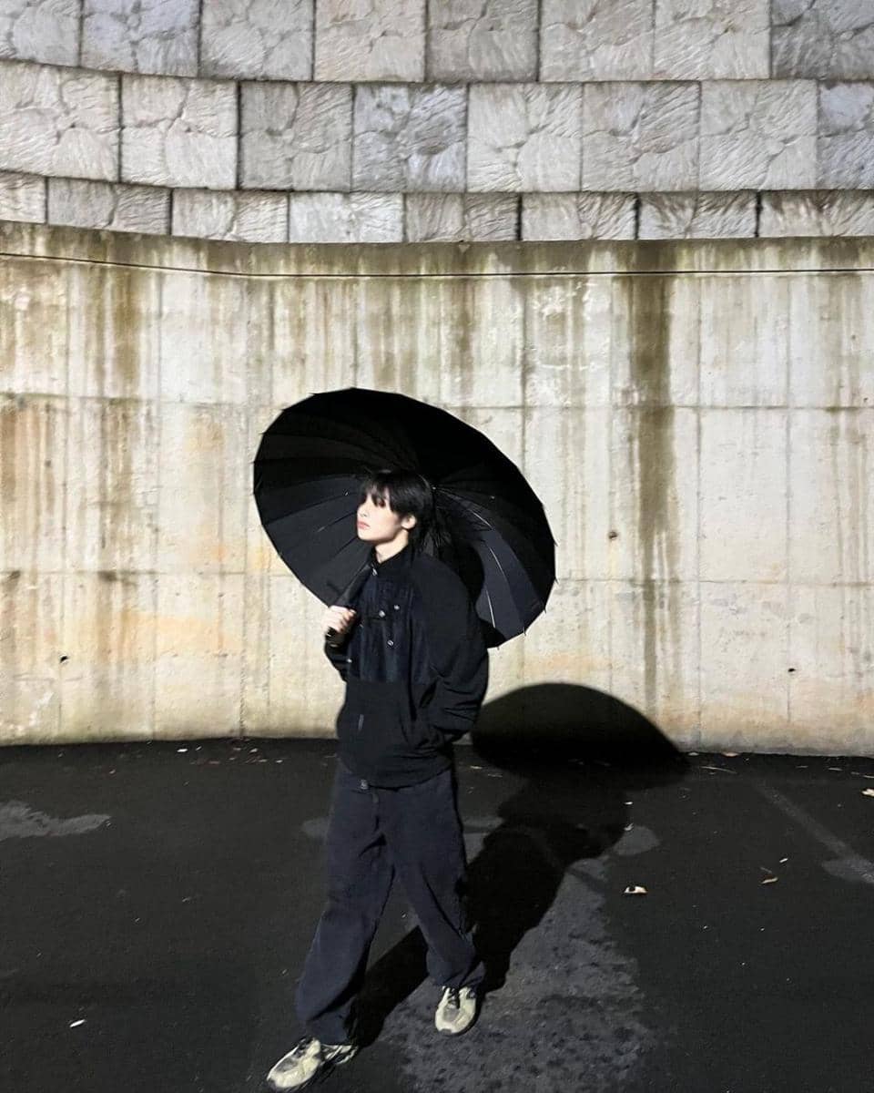 OOTD serba hitam ala I.N Stray Kids (instagram.com/i.2.n.8)