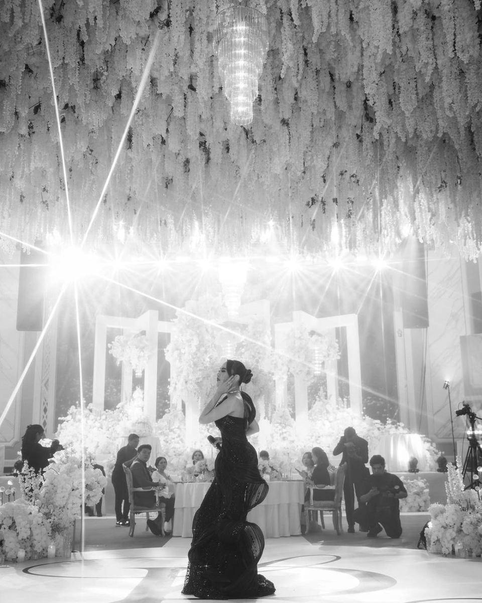 potret Mahalini nyanyi di acara wedding (instagram.com/lisajuofficial)