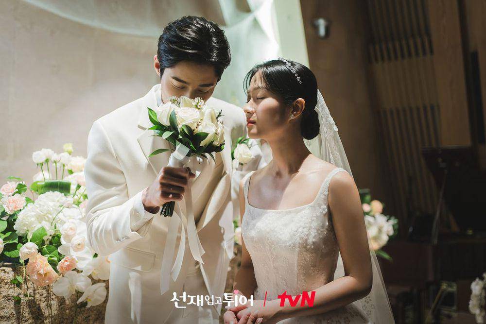 Ryu Sun Jae (Byeon Woo Seok) dan Im Sol (Kim Hye Yoon) di drakor Lovely Runner (instagram.com/tvn_drama)