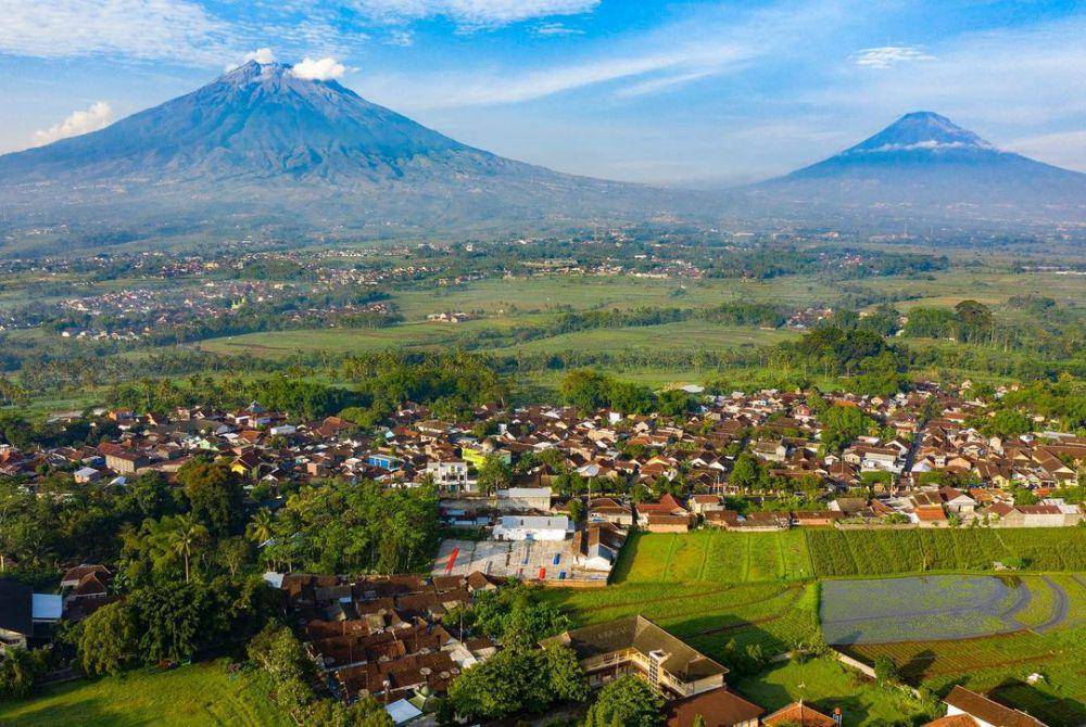 potret Gunung Sumbing dan Sindoro (instagram.com/mamanagosto)