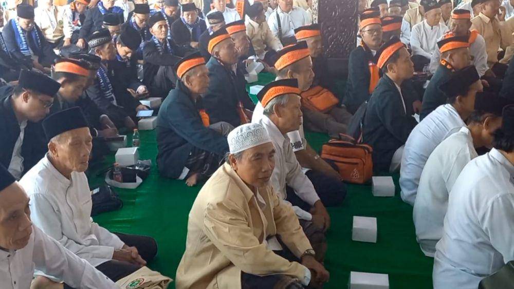 Jemaah Calon Haji asal Trenggalek saat mengikuti bimbingan manasik. IDN Times/ Bramanta Pamungkas