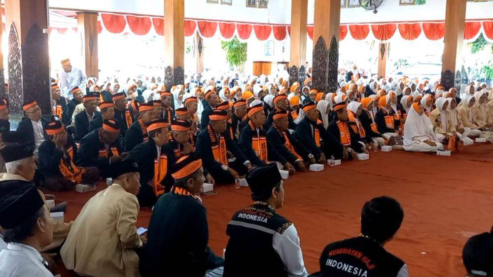 Jemaah Calon Haji asal Trenggalek saat mengikuti bimbingan manasik. IDN Times/ Bramanta Pamungkas