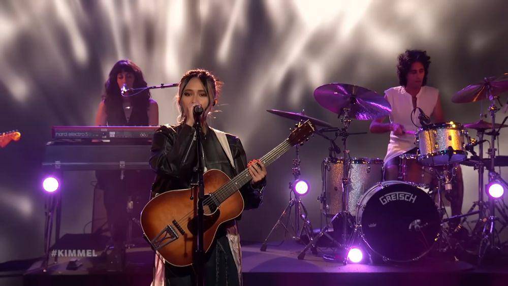 NIKI di Jimmy Kimmel Live (YouTube.com/Jimmy Kimmel Live)