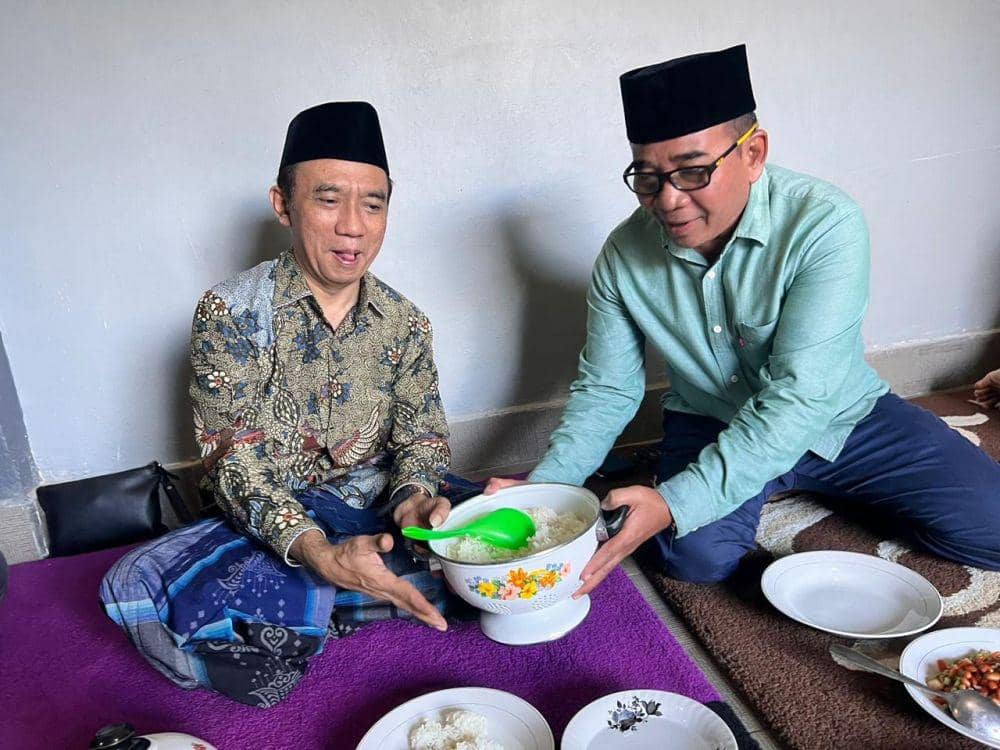 Bakal Paslon Bupati dan Wabup Lotim saat makan bersama (IDN Times/Istimewa)