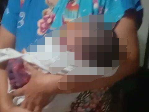 Warga Bekasi temukan bayi di teras rumah. (Istimewa)
