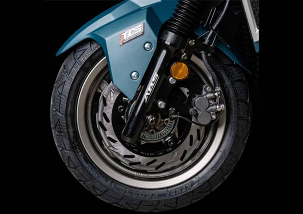 ilustrasi ban motor SYM Husky ADV 150 (dok. SYM)