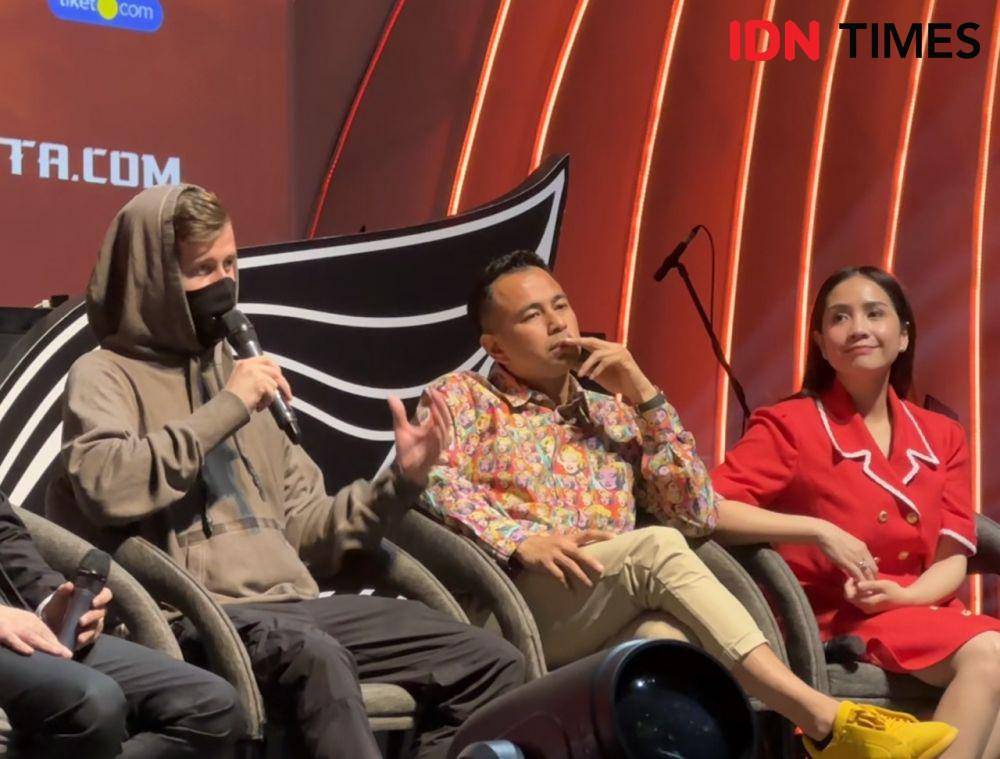 Alan Walker, Raffi Ahmad, dan Nagita Slavina dalam konferensi pers pada Kamis (30/5/2024) (IDN Times/Elizabeth Chiquita)