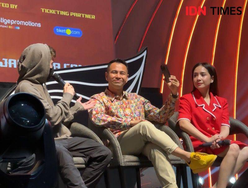 Alan Walker, Raffi Ahmad, dan Nagita Slavina dalam konferensi pers pada Kamis (30/5/2024) (IDN Times/Elizabeth Chiquita)