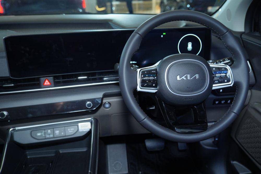 Interiornya terasa mewah (Kia)