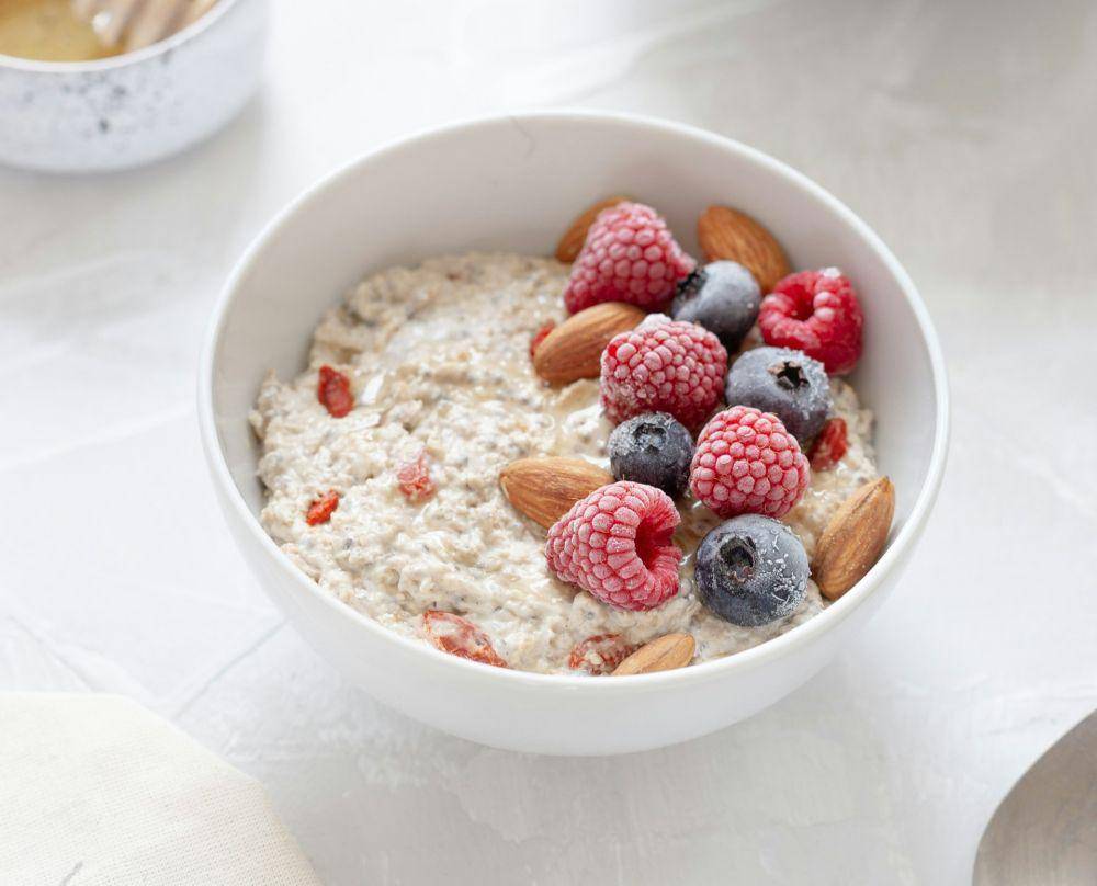 ilustrasi oatmeal (unsplash.com/Olga Kudriavtseva)