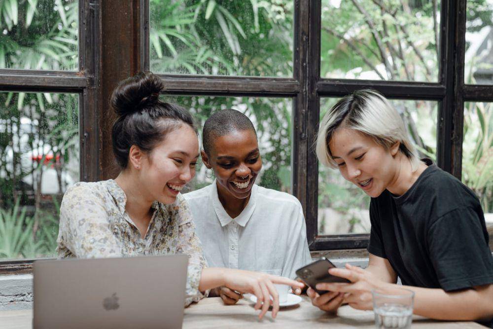 ilustrasi networking dalam dunia kerja (pexels.com/Ketut Subiyanto)