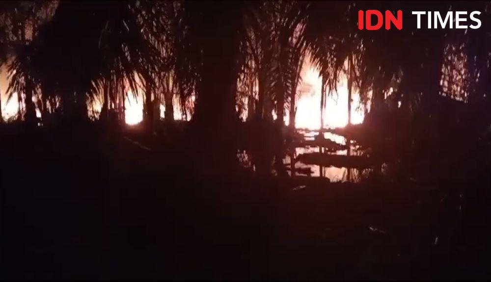 Sumur Pengeboran Minyak Ilegal di Aceh Timur Terbakar