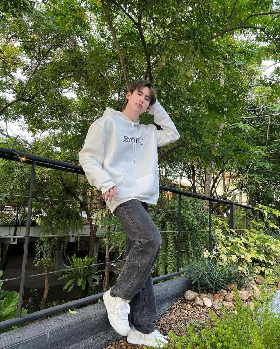 OOTD pakai hoodie ala Sood Yacht (instagram.com/s.yacht)