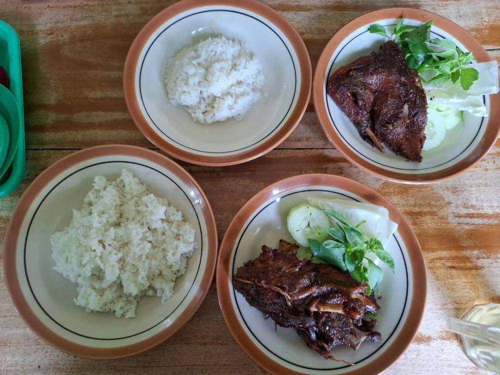 Bebek Goreng Suwarni (instagram.com/putrihand17)