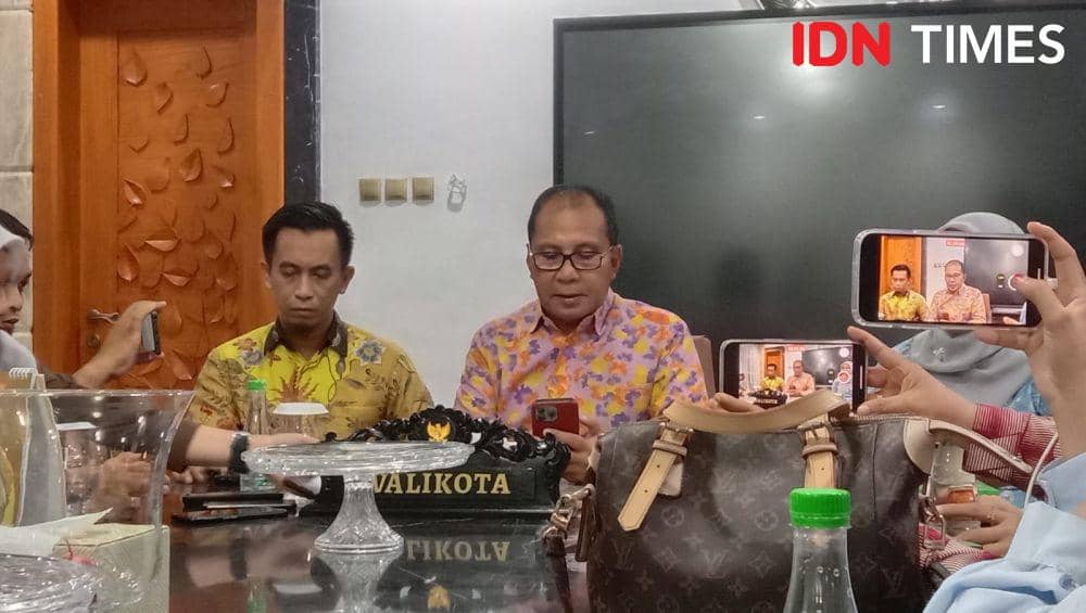 Wali Kota Makassar, Danny Pomanto menjelaskan perihal penolakan PD Muhammadiyah atas beroperasinya W Super Club di Makassar, Kamis (30/5/2024). IDN Times/Ashrawi Muin