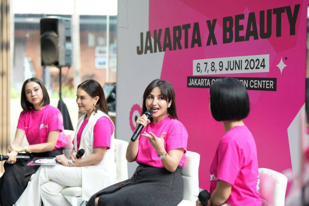 Press Conference Jakarta X Beauty 1.0 2024 dengan tema "Female Daily Kembali Hadirkan Jakarta X Beauty 2024" pada Kamis (30/5/2024). (dok. Female Daily)