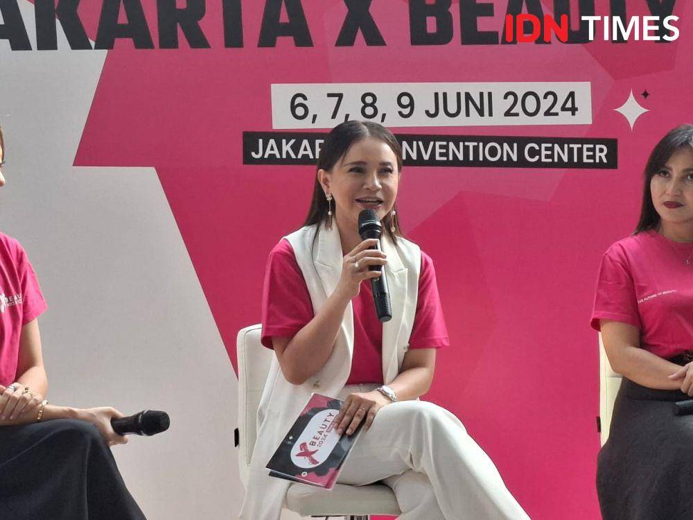 Press Conference Jakarta X Beauty 1.0 2024 dengan tema "Female Daily Kembali Hadirkan Jakarta X Beauty 2024" pada Kamis (30/5/2024). (IDN Times/Adyaning Raras)