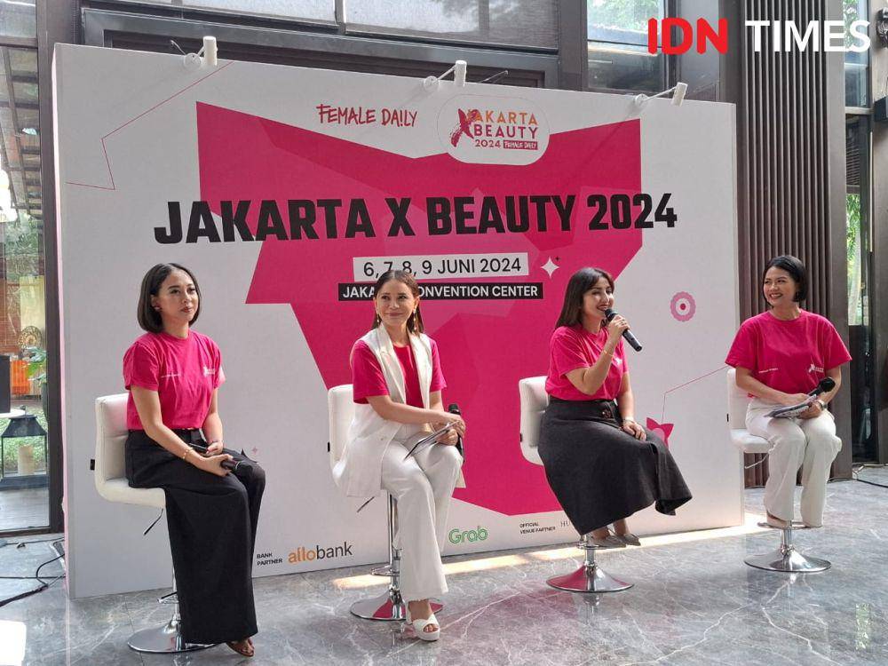 Press Conference Jakarta X Beauty 1.0 2024 dengan tema "Female Daily Kembali Hadirkan Jakarta X Beauty 2024" pada Kamis (30/5/2024). (IDN Times/Adyaning Raras)