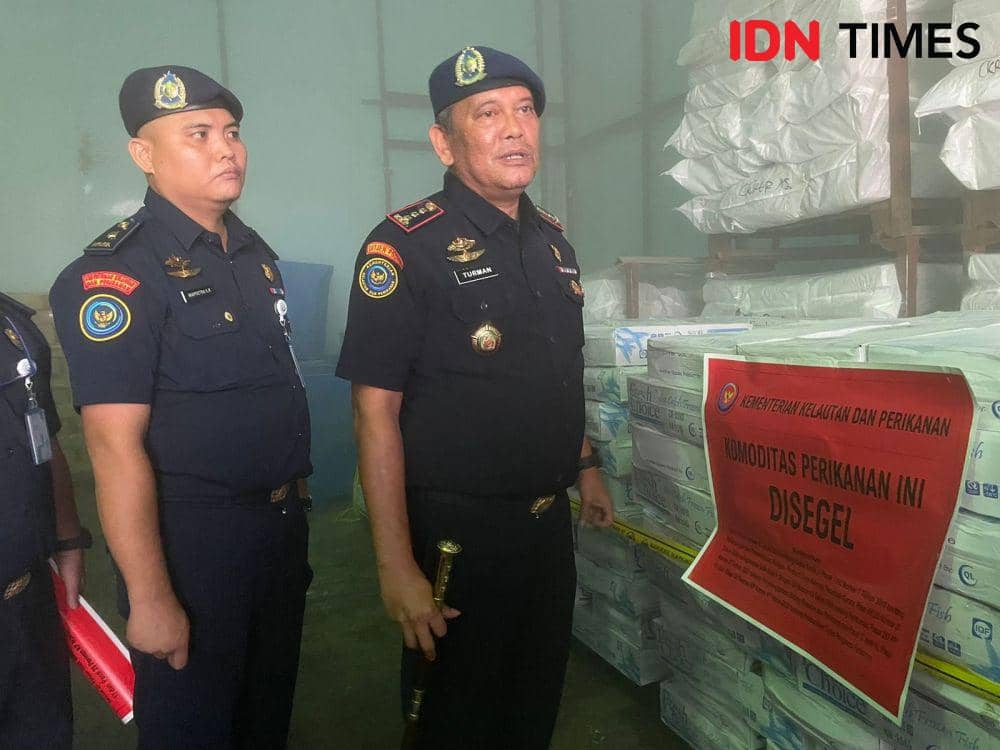 PSDKP Batam saat melakukan penyegelan 4 ton ikan milik PT SLA (IDN Times/Putra Gema Pamungkas)
