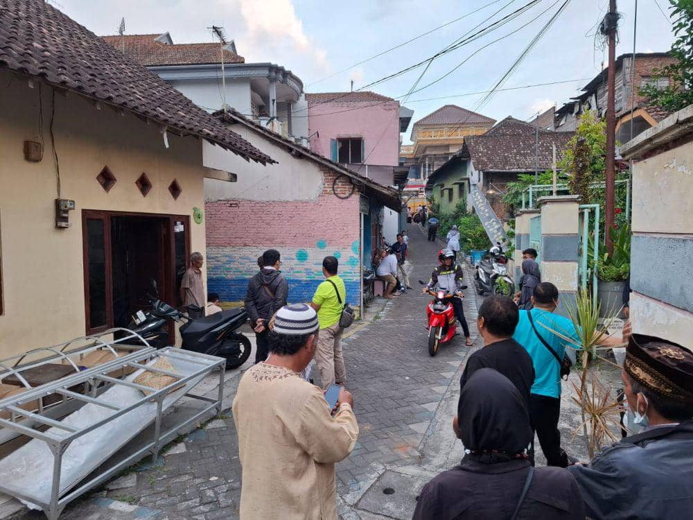 Kondisi rumah duka Rizky Kurniawahyu Aditya di Kota Batu. (IDN Times/Rizal Adhi Pratama)
