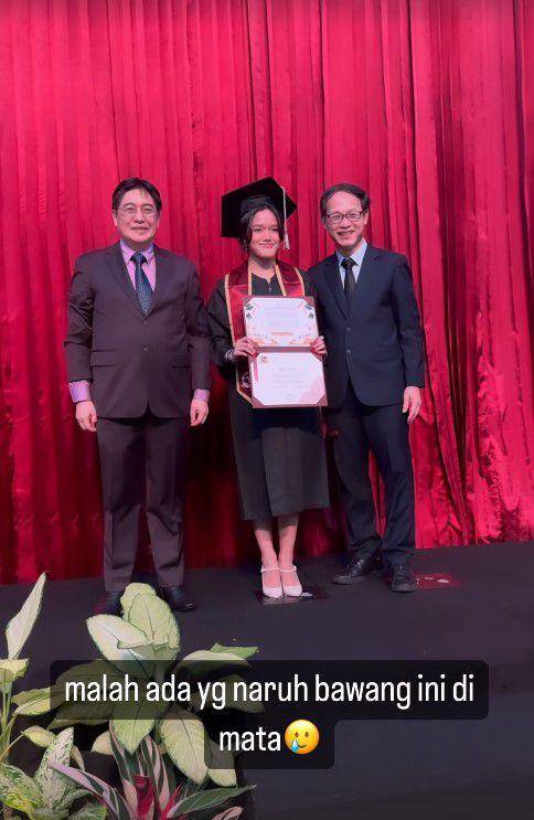 wisuda SMA anak Ussy (Instagram.com/ussypratama)