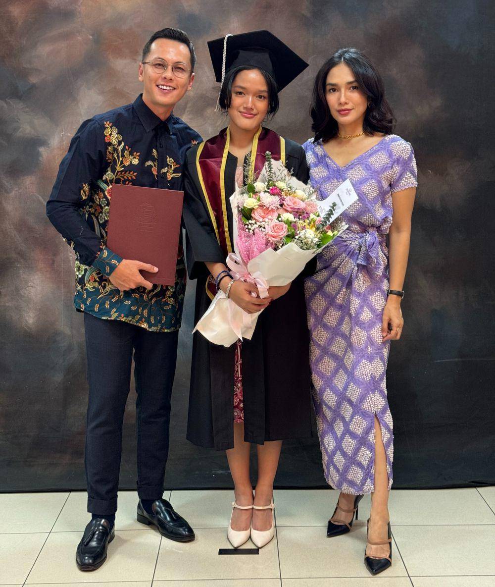 wisuda SMA anak Ussy (Instagram.com/ussypratama)
