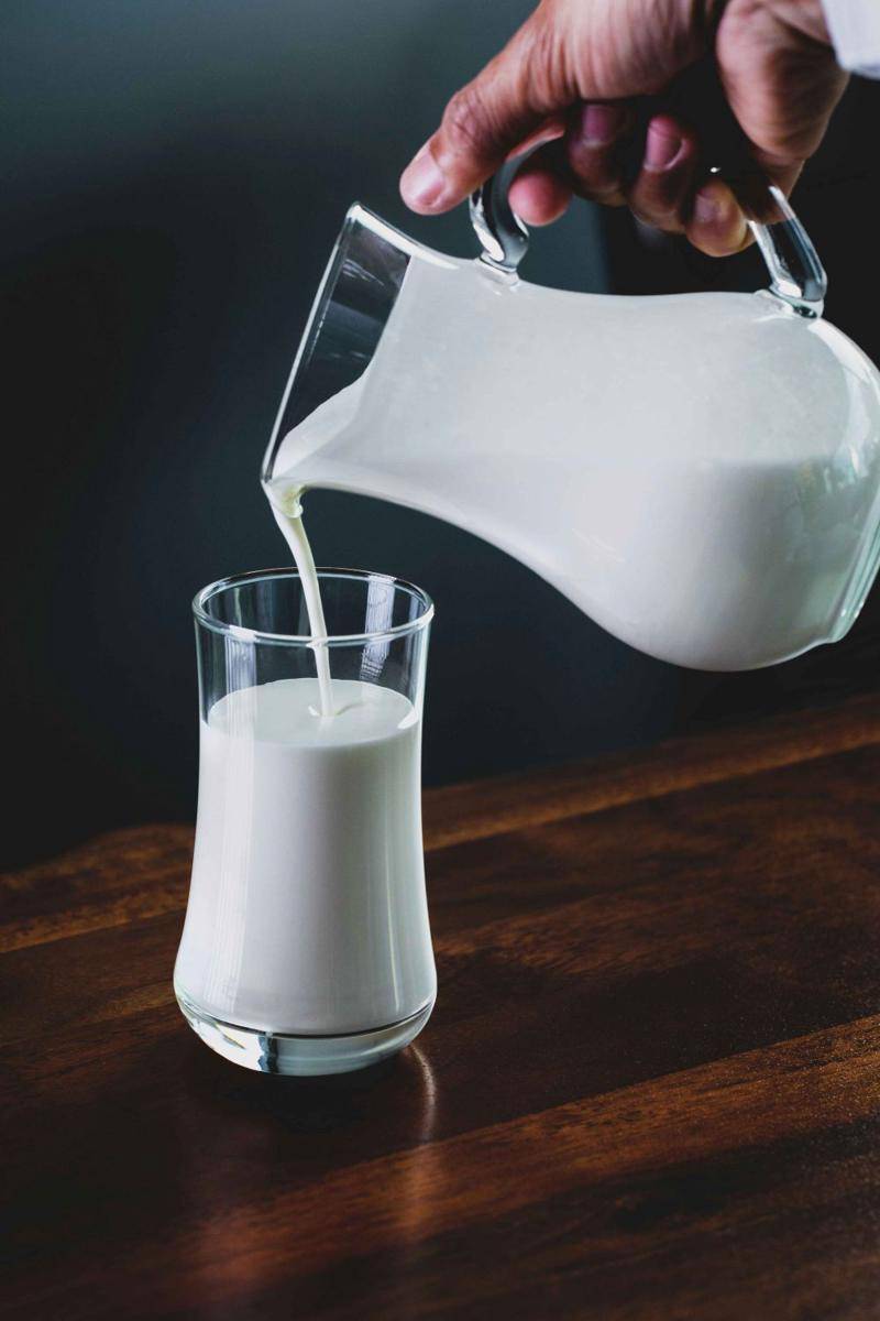 Ilustrasi susu (unsplash.com/Eiliv Aceron)