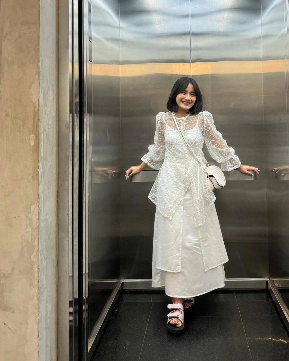 outfit lace untuk kondangan ala Jesica Ceren (instagram.com/jesicaceren)