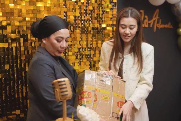 7 Potret Reza Artamevia Dapat Kado Mewah dari Aaliyah dan Thariq