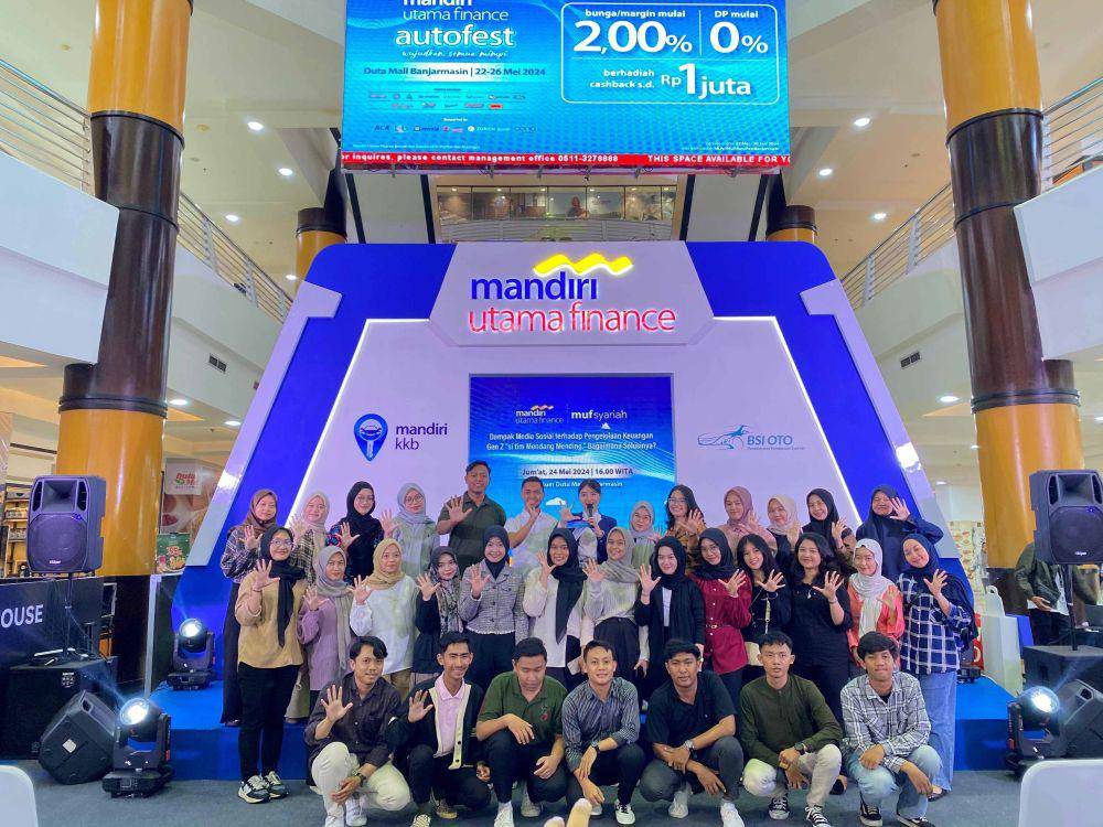 Mandiri Utama Finance (MUF) menggelar sosialisasi literasi keuangan untuk Gen Z yang merupakan rangkaian dari MUF Auto Fest 2024 Banjarmasin yang sedang berlangsung dari 22-26 Mei 2024, di Duta Mall Banjarmasin. (dok. Bank Mandiri)