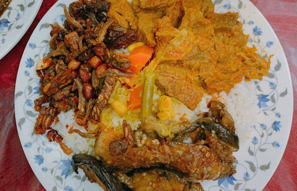 Nasi Campur di Al Qarat (instagram.com/sashasaidin)