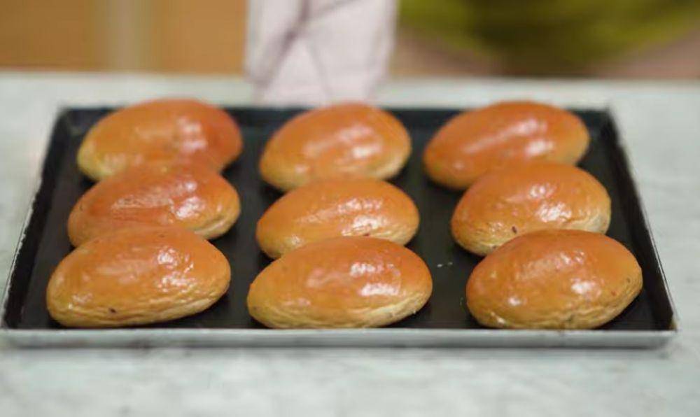 Roti gandum setelah dipanggang (youtube.com/Ny.Liem Heritage)