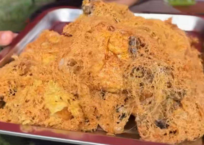 Ayam Geprek Telur. (Instagram/rencyvandenb_)