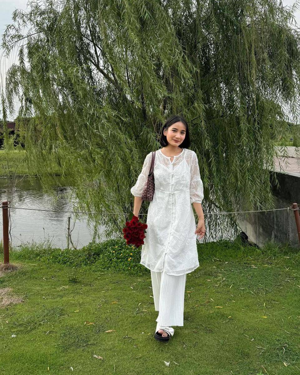 outfit lace untuk kondangan ala Jesica Ceren (instagram.com/jesicaceren)