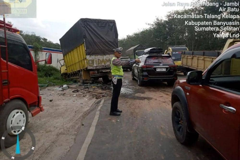 (Dua Truk Adu Kambing di Jalintim Palembang-Betung, 1 Penumpang Tewas) IDN Times/istimewa