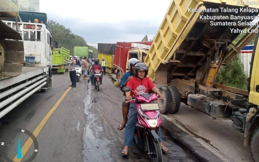 Truk Adu Kambing di Jalintim Palembang-Betung, 1 Penumpang Tewas