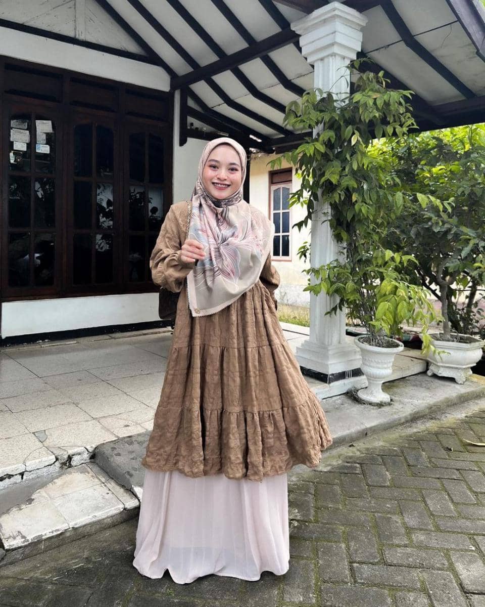 padu padan hijab dan rok ala Chichi Annisa (instagram.com/chichiiannisa)