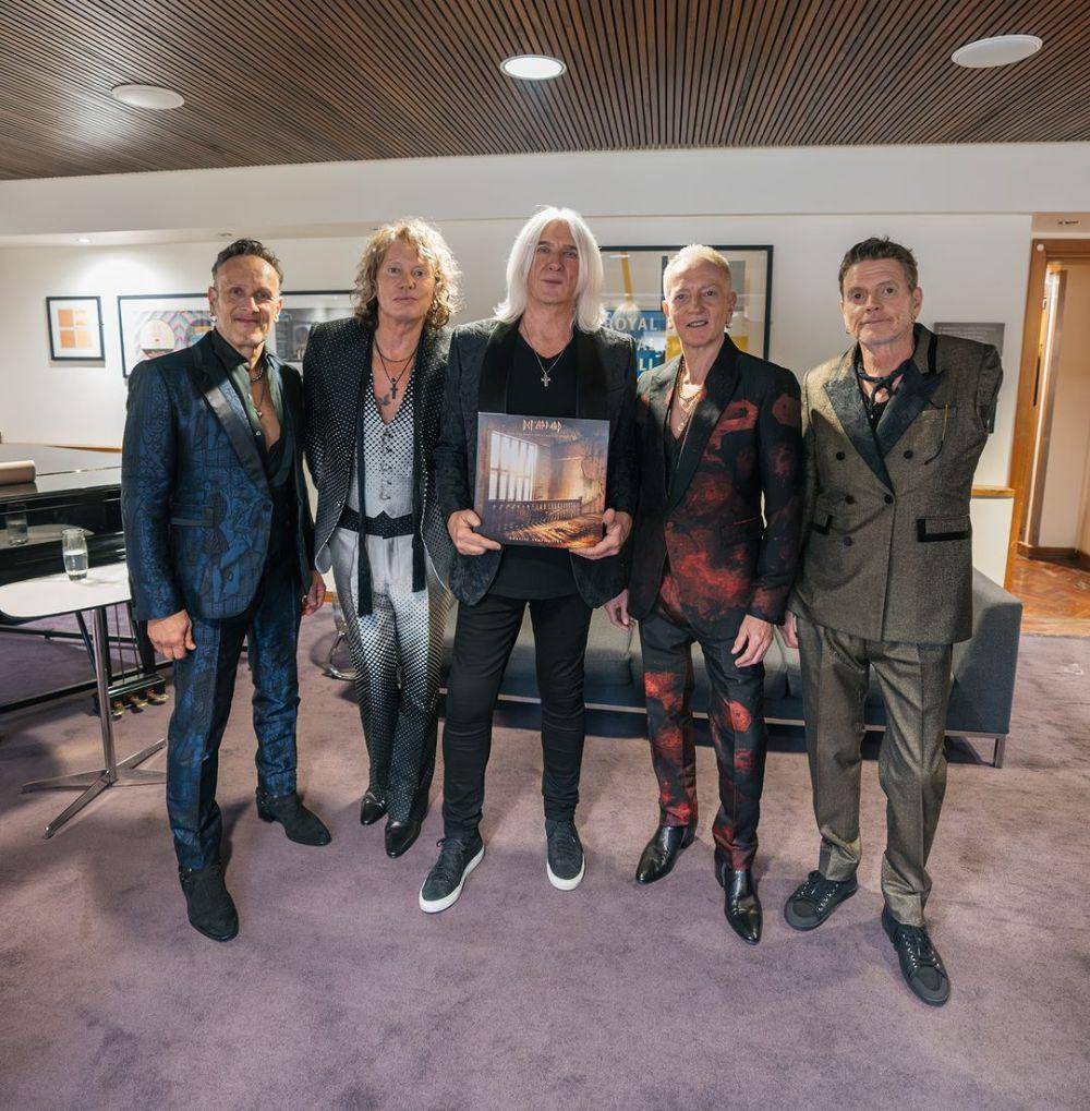 Def Leppard (instagram.com/defleppard)