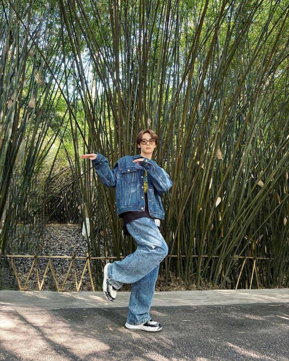 outfit traveling ala Kun WayV (instagram.com/kun11xd)