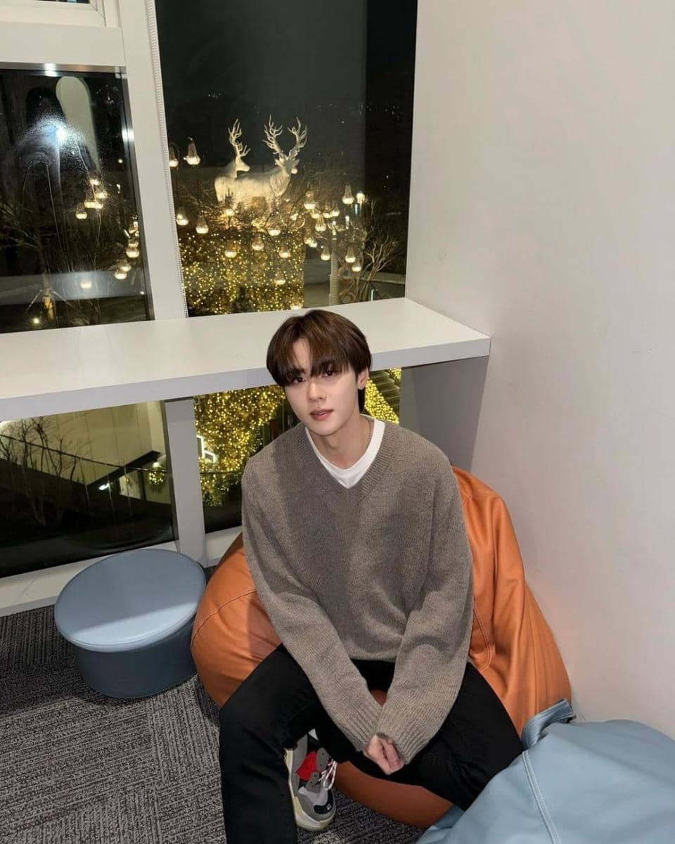 outfit traveling ala Kun WayV (instagram.com/kun11xd)