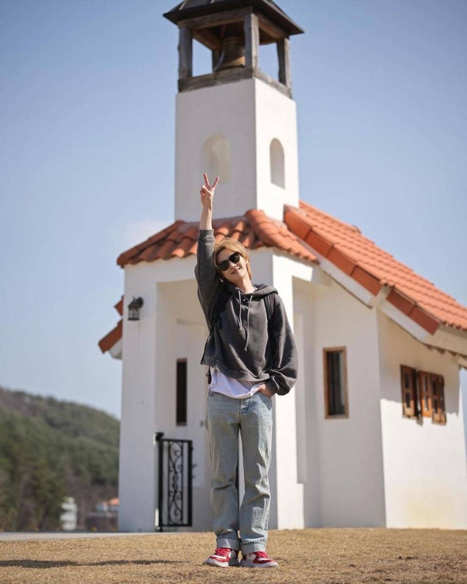 outfit traveling ala Kun WayV (instagram.com/kun11xd)