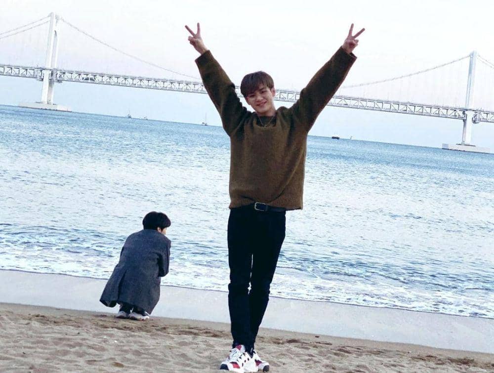 outfit traveling ala Kun WayV (instagram.com/kun11xd)