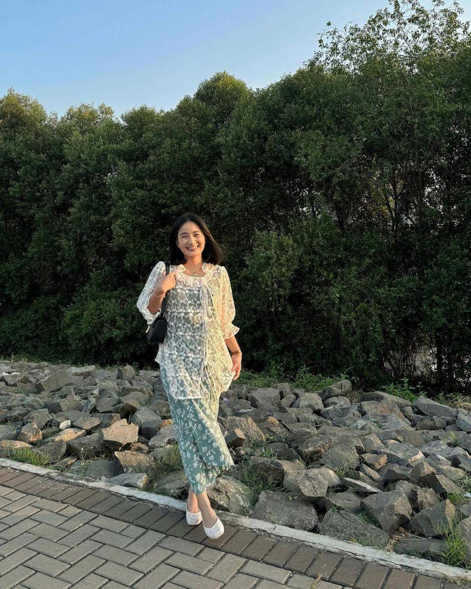 outfit lace untuk kondangan ala Jesica Ceren (instagram.com/jesicaceren)