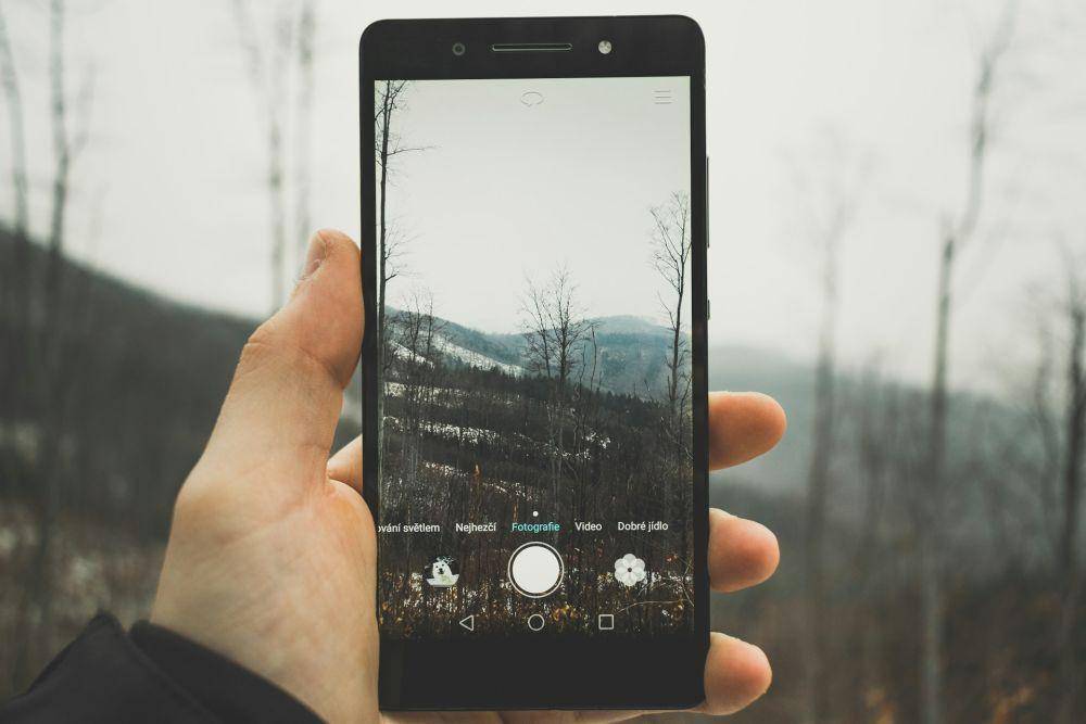 ilustrasi kamera hp (unsplash.com/Tadeusz Lakota)