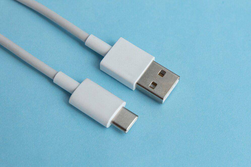 Kabel USB C (Freepik.com)