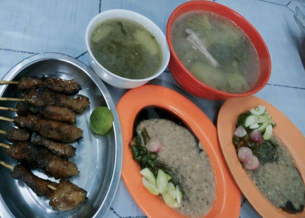 Sate Babi dan Bakut Aleng (instagram.com/lie3anna)